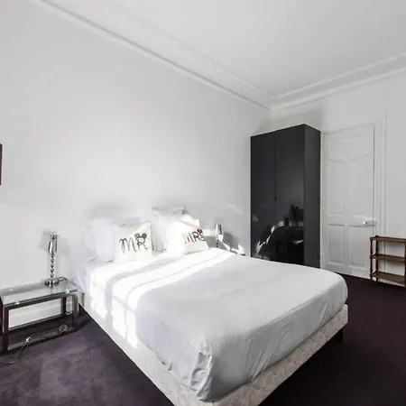 Nice 2Bed Flat With View On Champ De Mars! Appartement Paris
