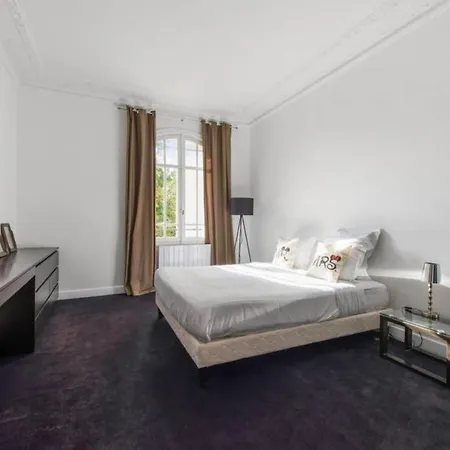 Nice 2Bed Flat With View On Champ De Mars! *